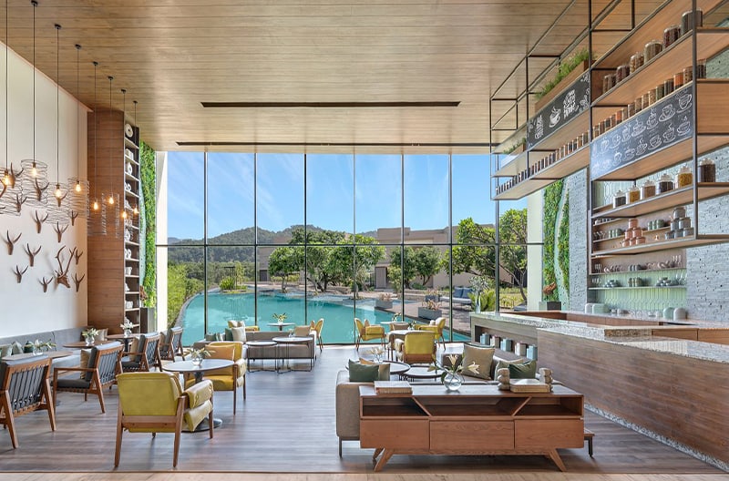 3+ restaurants and bars onsite