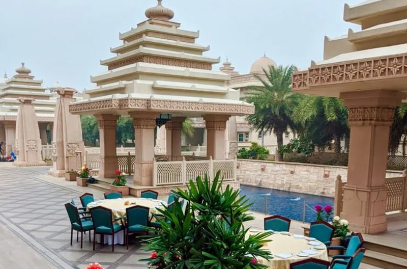 Romantic gazebo dining by Yamuna Ghats