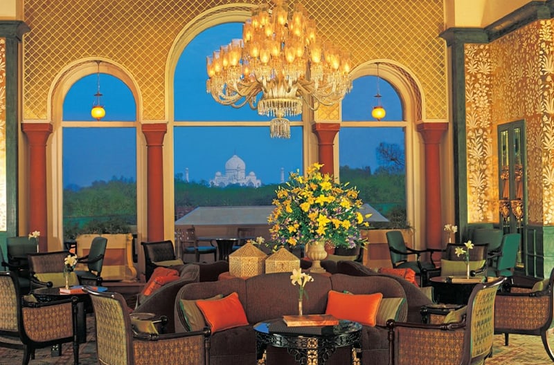 4+ restaurants and bars onsite