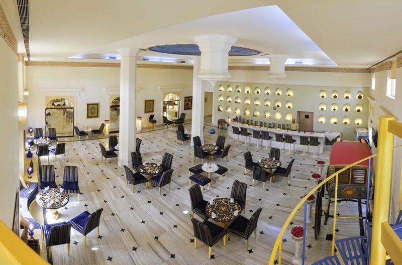 5+ restaurants and bars onsite