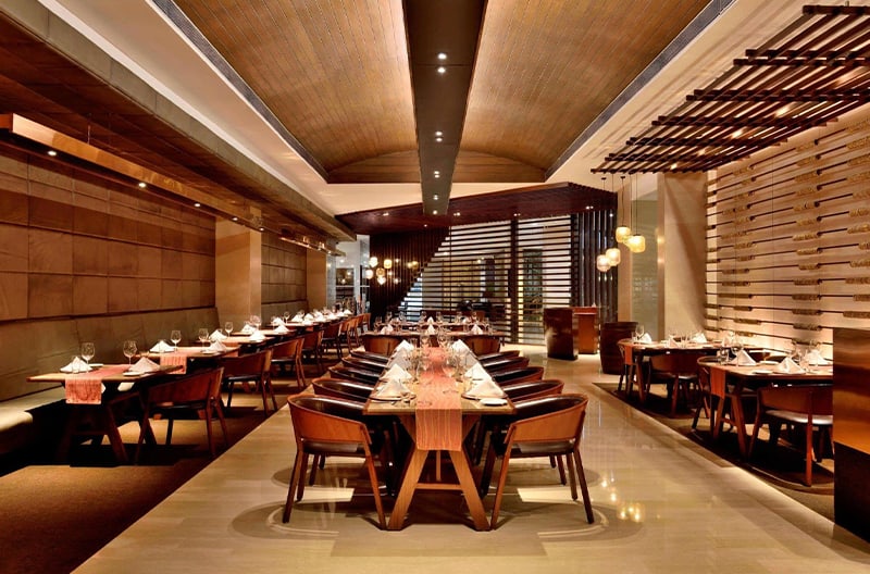 4+ restaurants and bars onsite