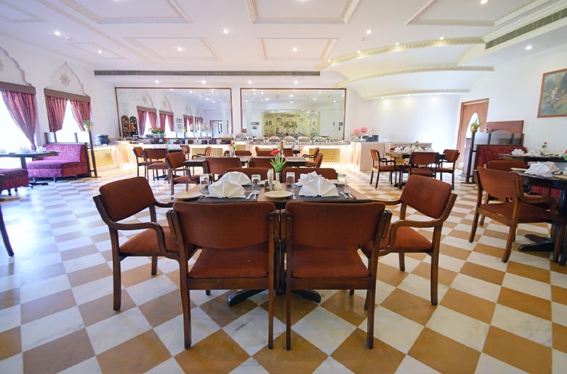 4+ dining venues onsite