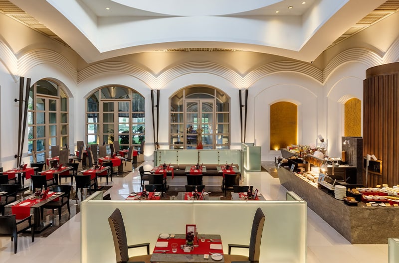 2+ restaurants and bars onsite