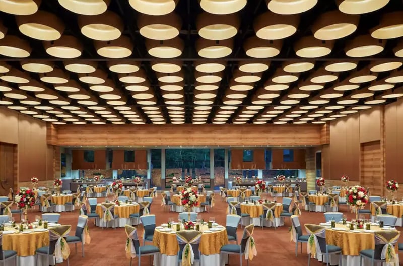 Pillarless ballroom for large events