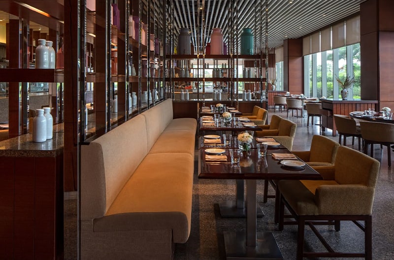 4+ restaurants and bars onsite