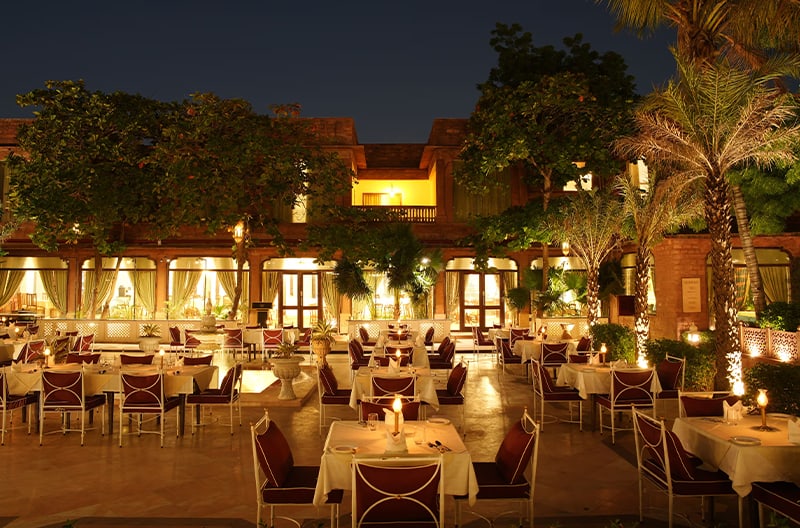 3+ restaurants and bars onsite