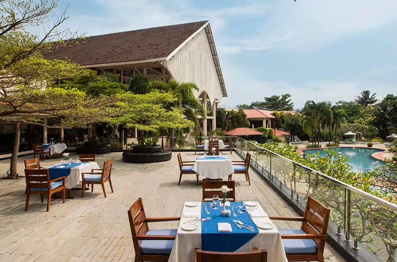 Private candlelight dining experiences