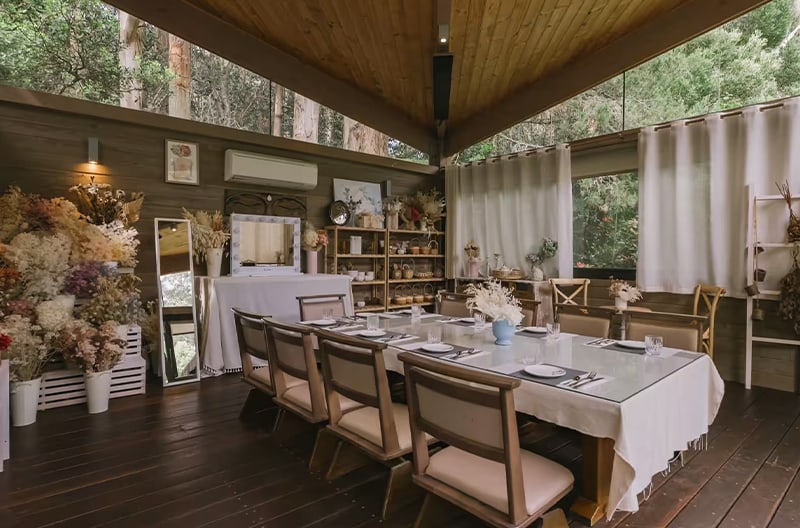 4+ restaurants and bars onsite
