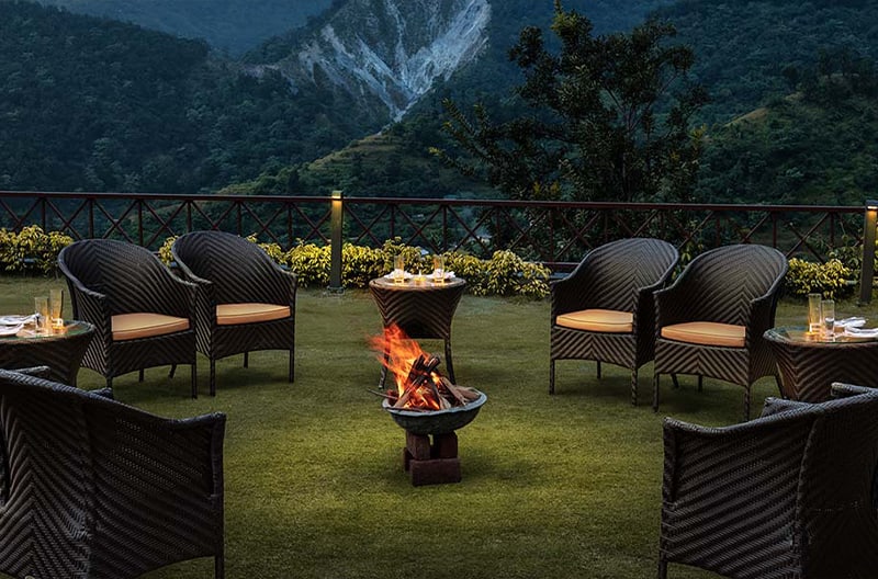 Alfresco dining with local cuisine