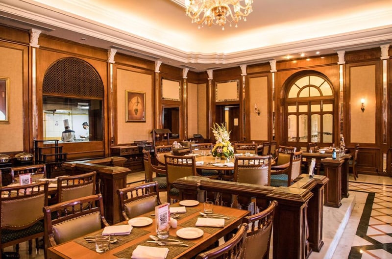 3+ restaurants and bars onsite