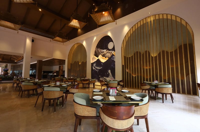 1+ restaurants and bars onsite