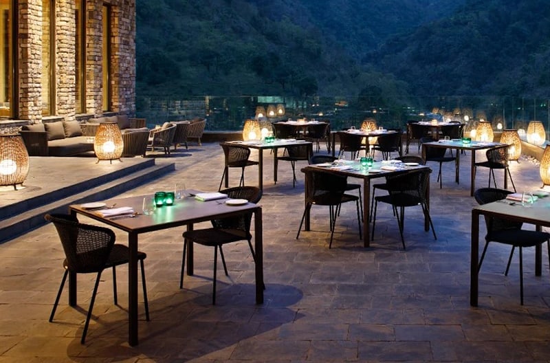 4+ restaurants and bars onsite