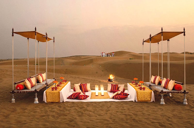 2.	Romantic dining along sand dunes