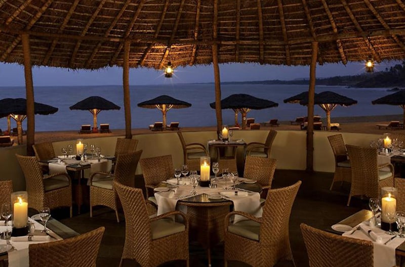 6+ restaurants and bars onsite