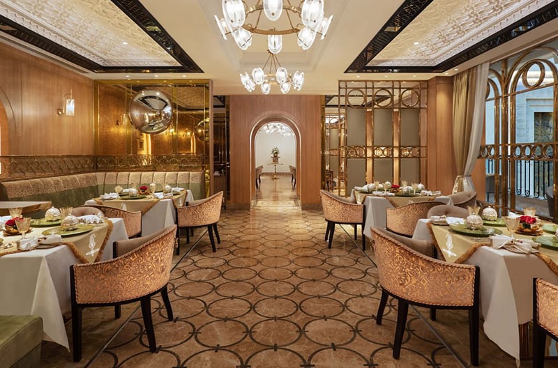 5+ restaurants and bars onsite