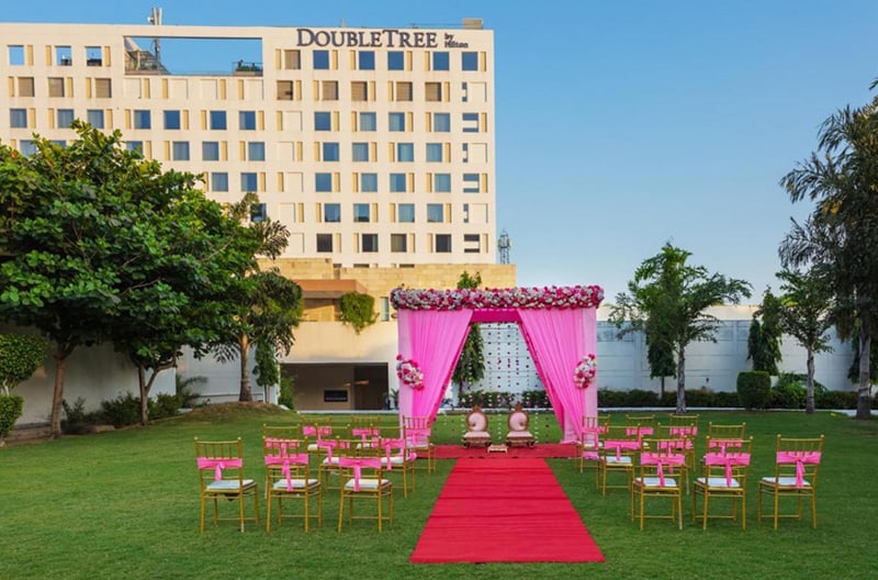 Lavish baraat entries with grand effects