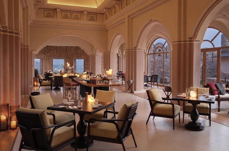 5+ restaurants and bars onsite