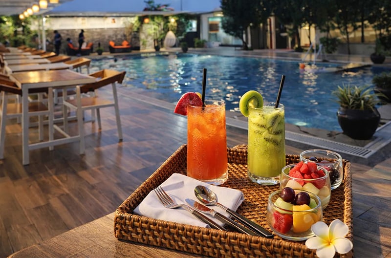 Poolside starlit dining experience