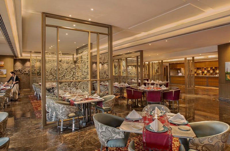 5+ restaurants and bars onsite