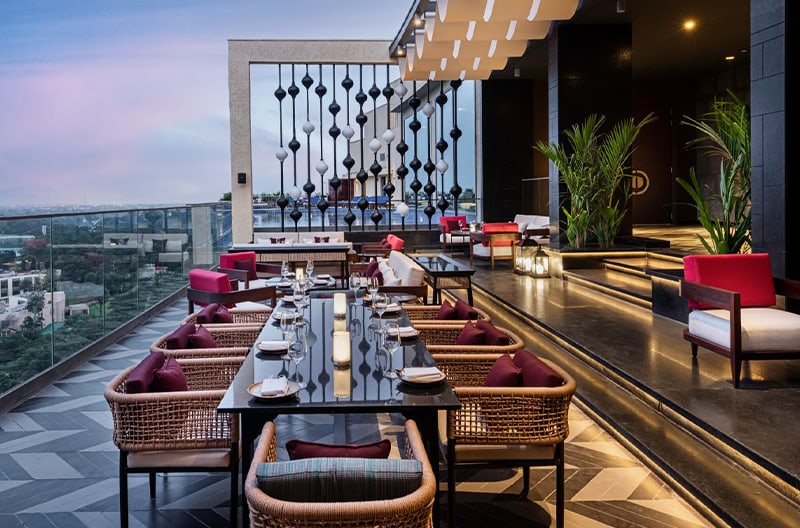 4+ dining venues onsite