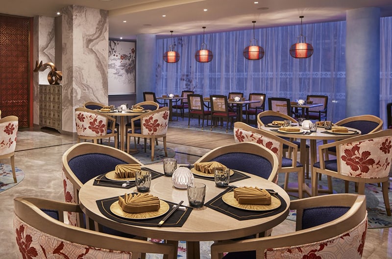 4+ restaurants and bars onsite