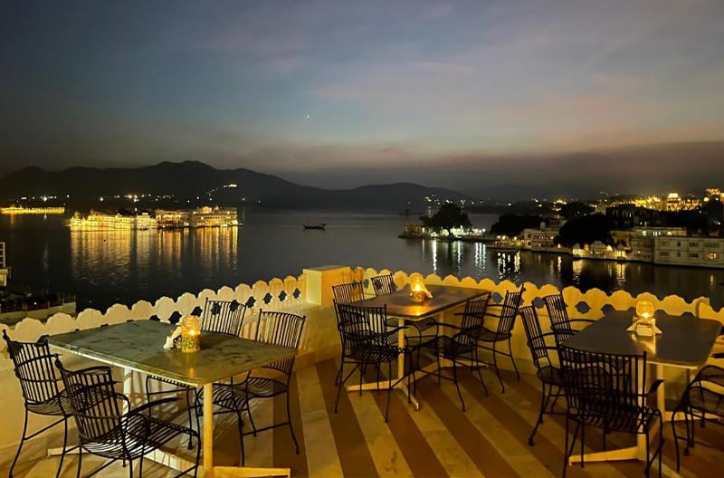 Private starlit candlelight dining escapes