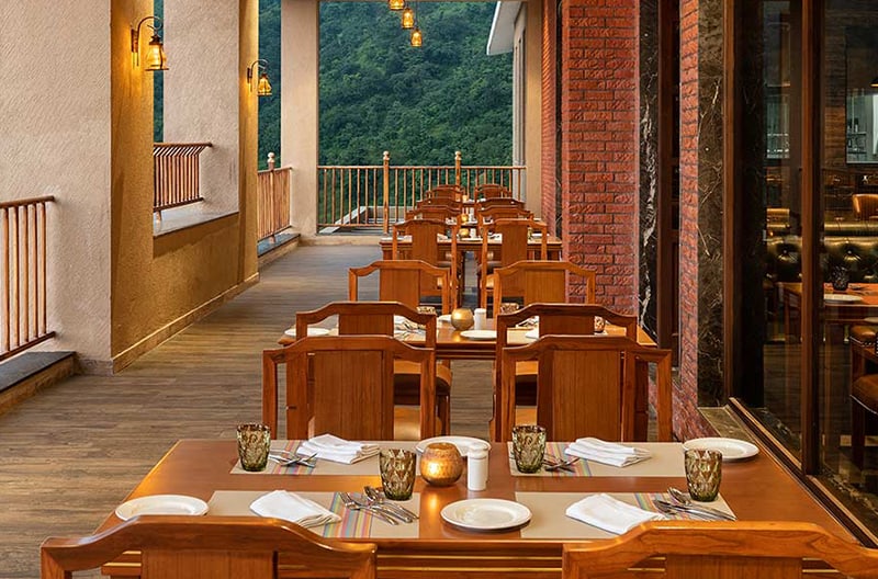 3+ restaurants and bars onsite