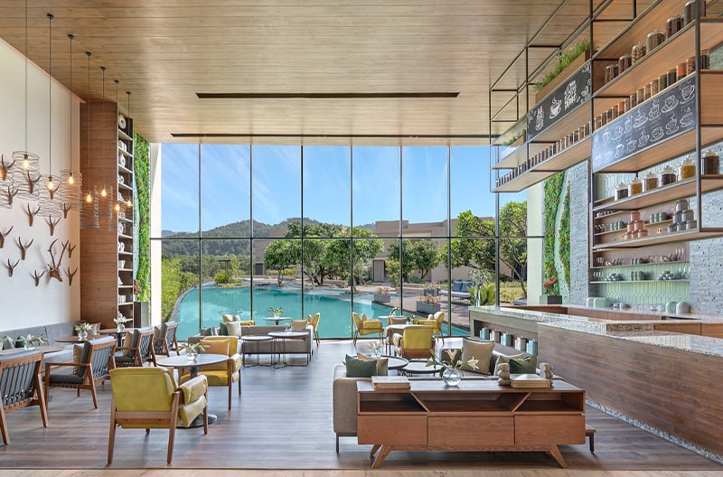 3+ restaurants and bars onsite