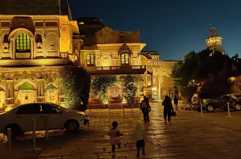 Couples' sundowners overlooking Jaisalmer Fort