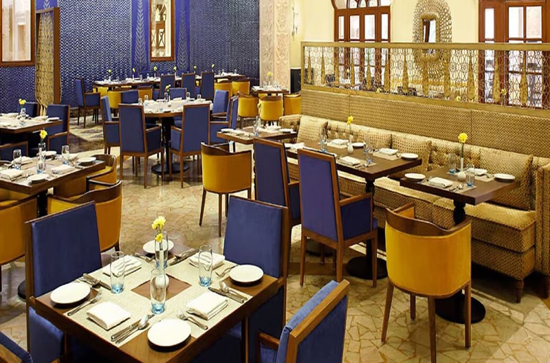 4+ restaurants and bars onsite