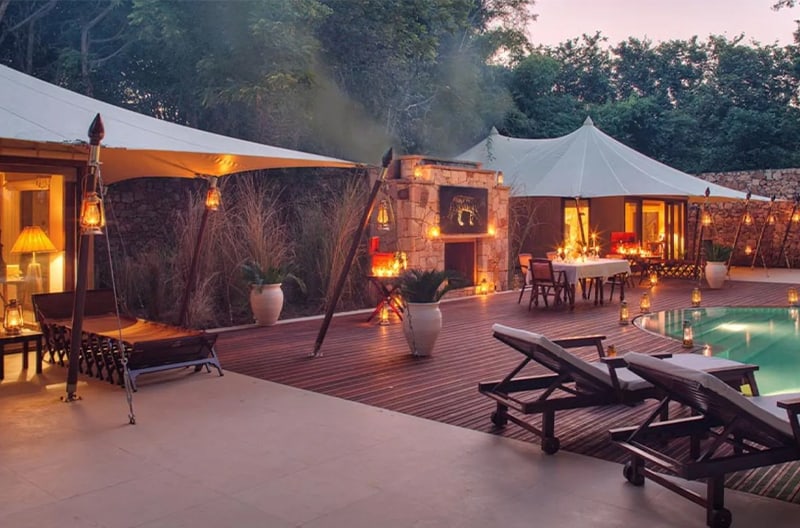 Private candlelit dinners in royal settings