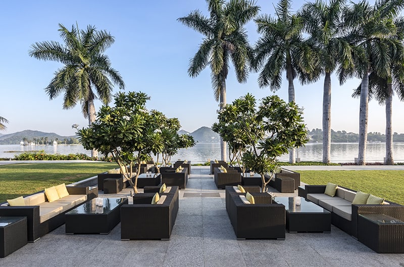 4+ restaurants and bars onsite