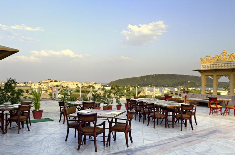 3+ restaurants and bars onsite