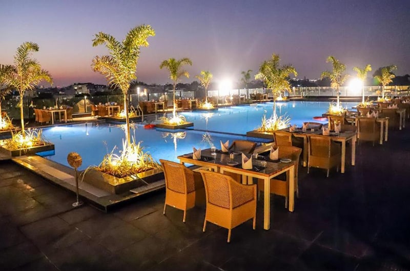 Poolside evenings and lounge experiences