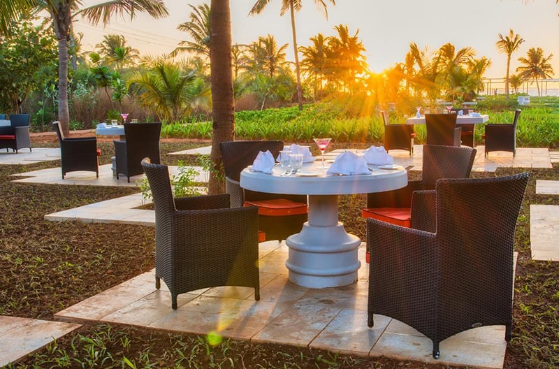 Exclusive beach dining for couples
