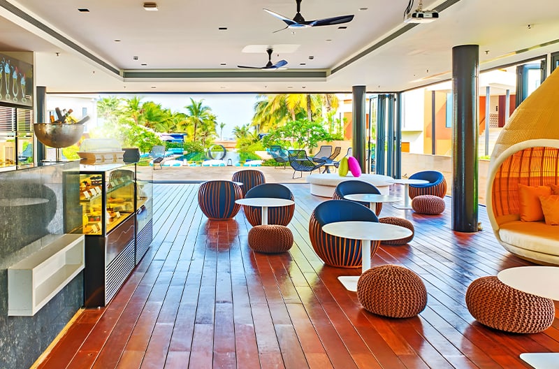 4+ restaurants and bars onsite