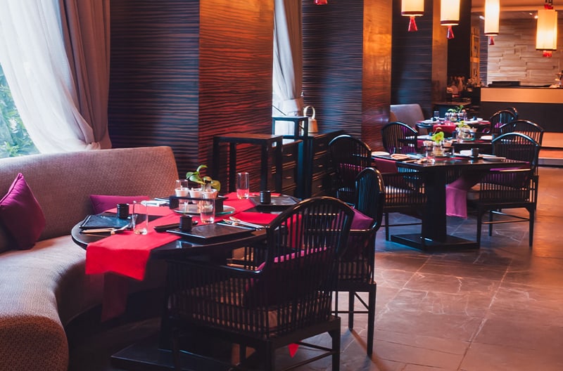 4 in-house global cuisine restaurants and lounges