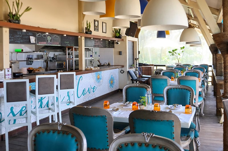 3+ restaurants and bars onsite