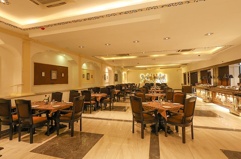 3+ restaurants and bars onsite