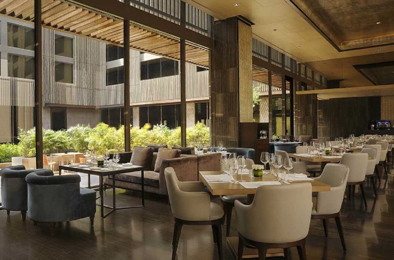 3+ restaurants and bars onsite