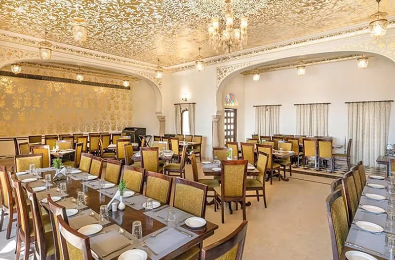 2+ dining venues onsite