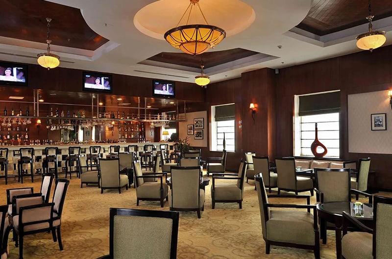 7+ restaurants and bars onsite