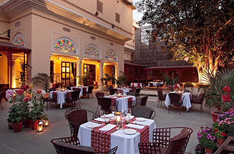 2+ restaurants and bars onsite