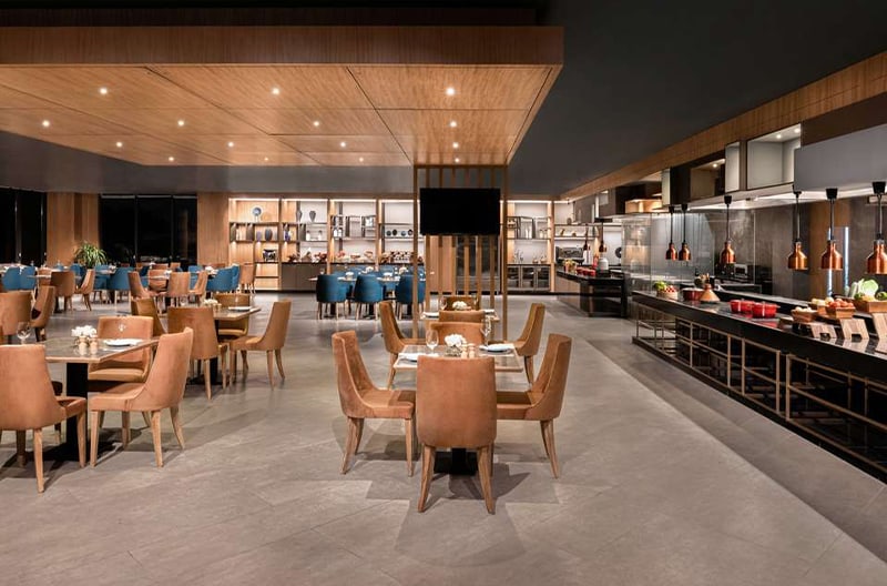 3+ restaurants and bars onsite