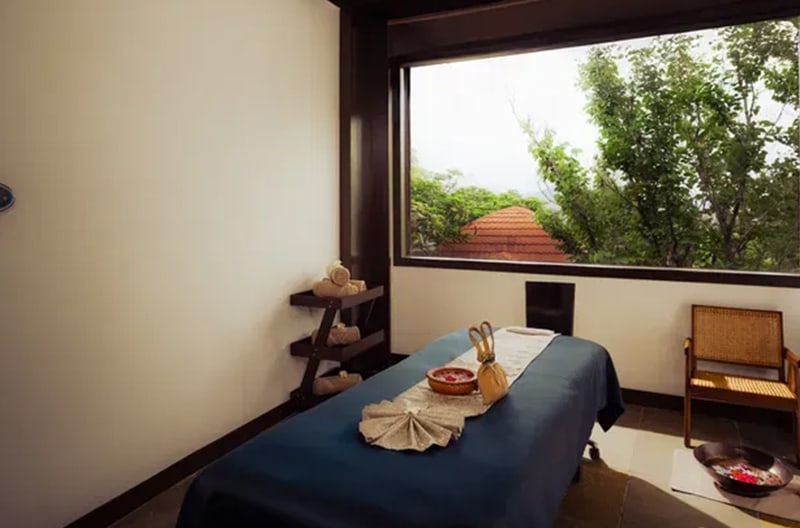 Couple’s private spa therapy