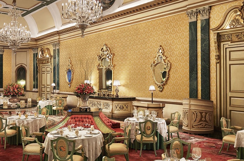 5+ restaurants and bars onsite