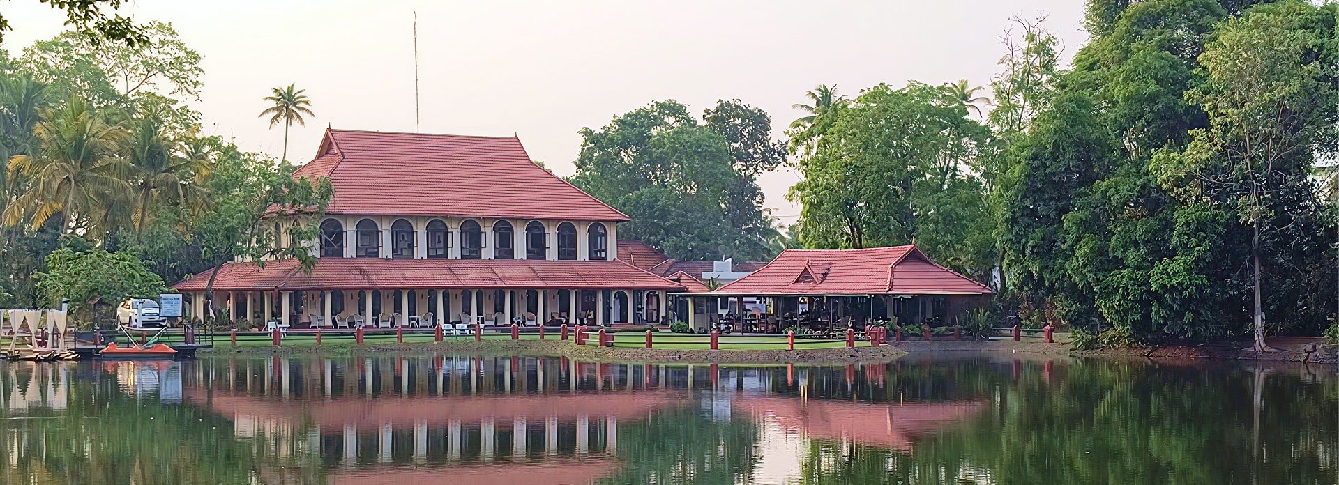 Taj Kumarakom Resort And Spa Kerala