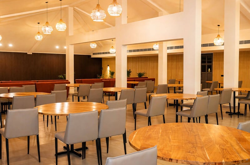 2+ dining venues onsite