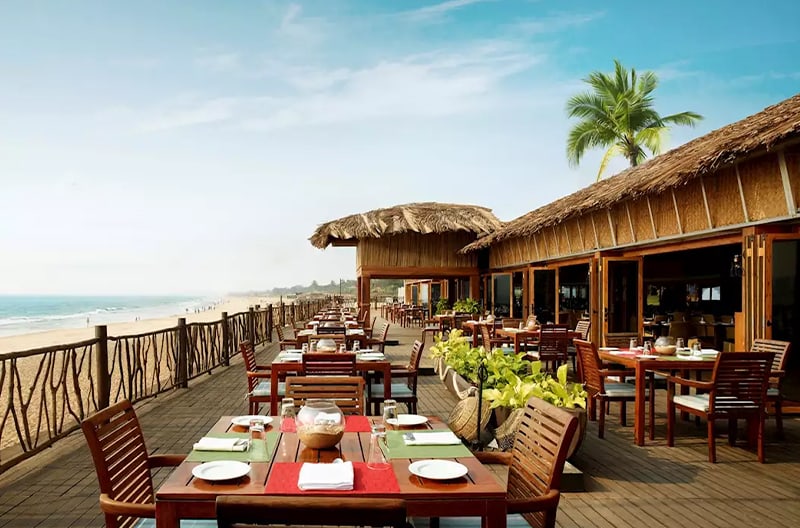 6+ restaurants and bars onsite