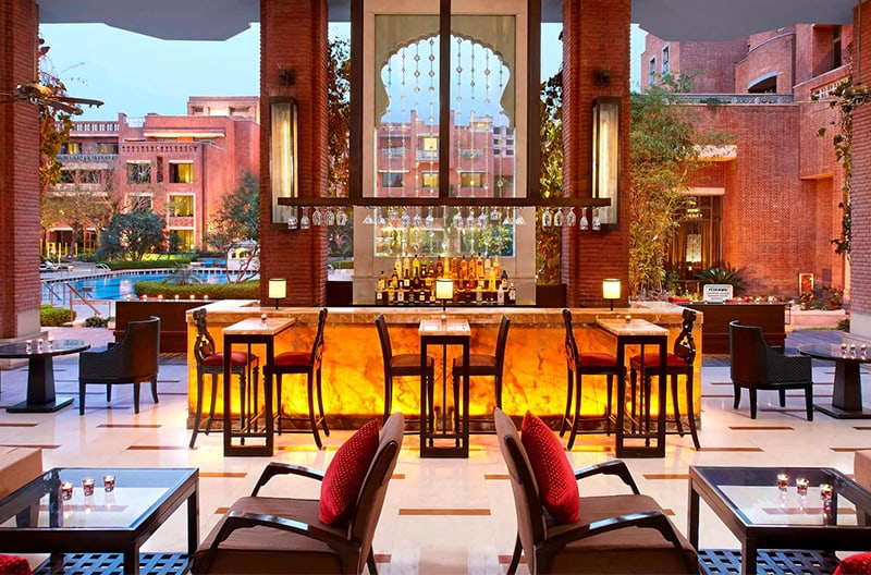 5+ restaurants and bars onsite